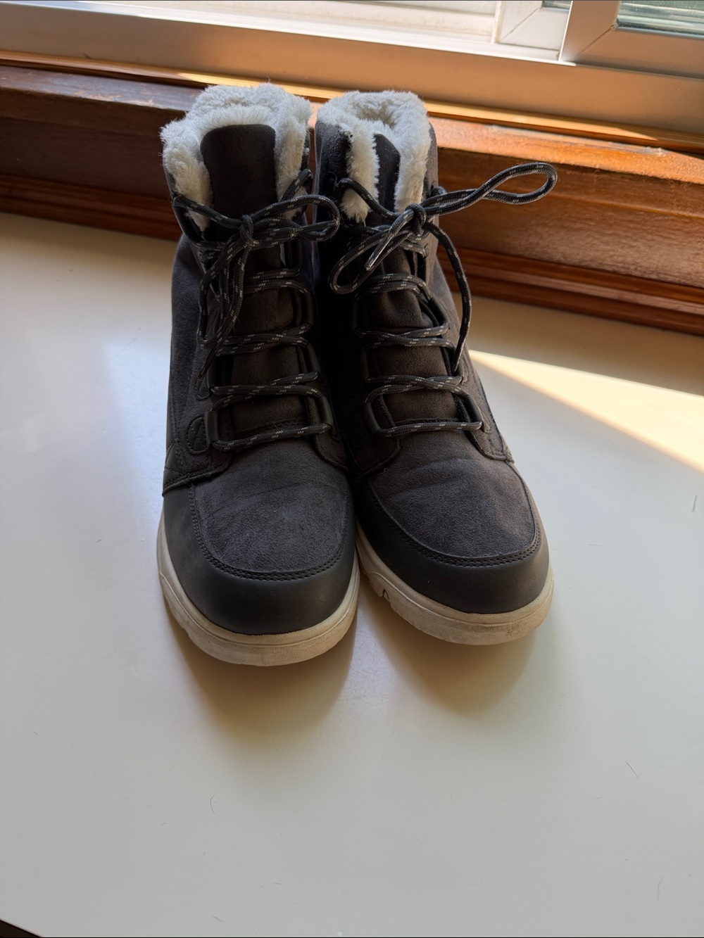 Women’s Gray Winter Lace-Up Boots with Faux Fur Collar